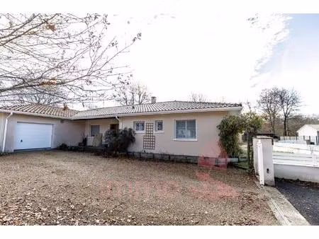 maison contemporaine de plain-pied avec piscine confort moderne et prestations de qualité