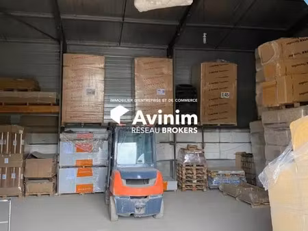 a vendre  bâtiment d'activité divisé en plusieurs lots