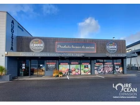 location local commercial 490m² pornic 44210