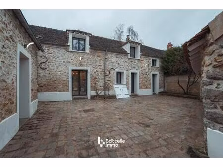 maison ancienne en pierre 5 chambres   studio indépendant  au calme proche commerces