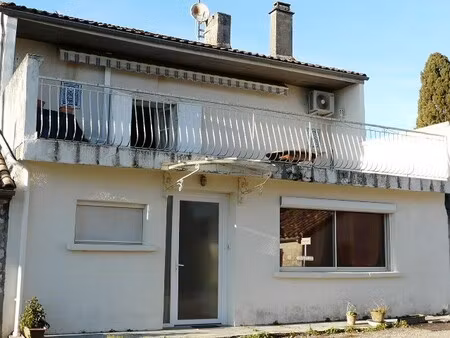 maison dans hameau avec terrasse