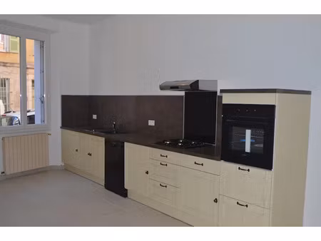 location maison 5 pièces 171 m² à flassans-sur-issole (83340)  995 €