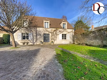 grande maison familliale située aux portes de senlis