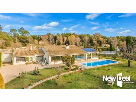 montauroux_ ensemble immobilier avec habitations multiples et piscine sur 3 315 m². a déco