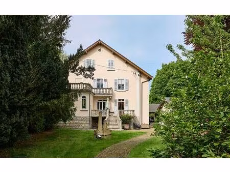 maison de maître avec jardin et piscine à montreux-château