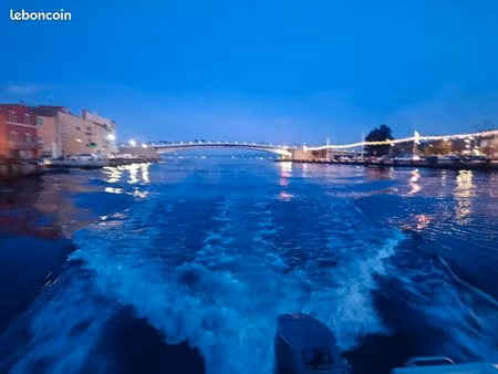 balade  couché de soleil  en bateau