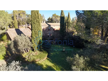 à 15 minutes d'uzès  magnifique mas en pierre plein de charm