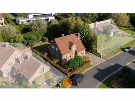 alleenstaande woning in groene residentiële wijk