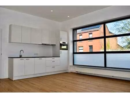 à louer : appartement agréable avec 2 emplacements de par...