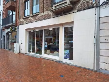 propriété commerciale avec garages à vendre dans le centre d