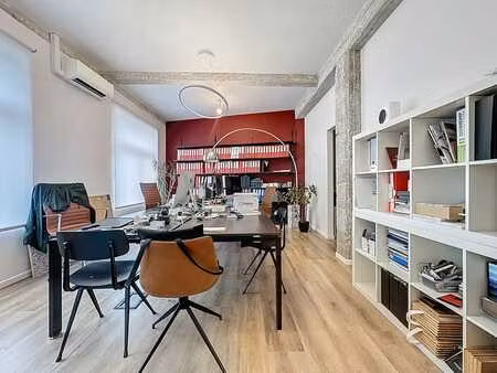 bureau de 37m²-rez-de-chaussée renové.