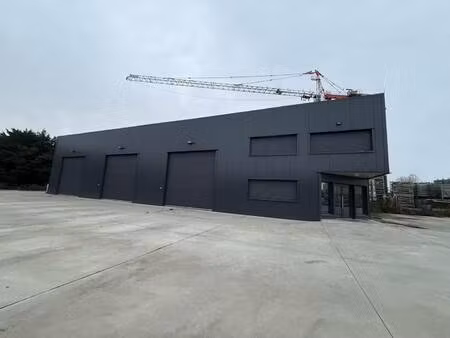 local d'activités à louer