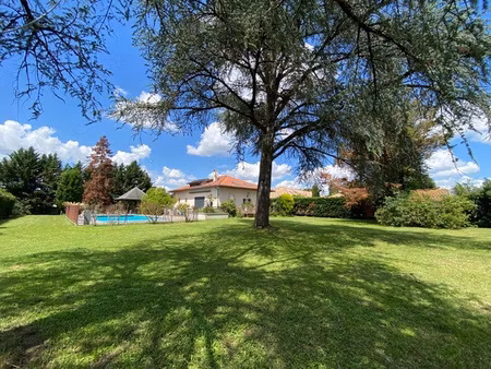 maison t5 de 292 m2 avec piscine et terrain de 2000 m2