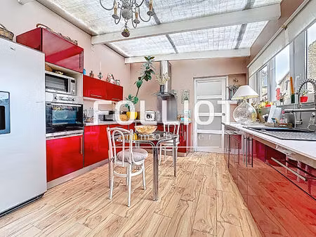 a vendre maison luc sur mer 6 pièces.