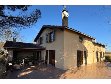 maison traditionnelle sur mondavezan