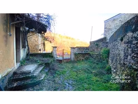 charmante maison de hameau à restaurer et grange