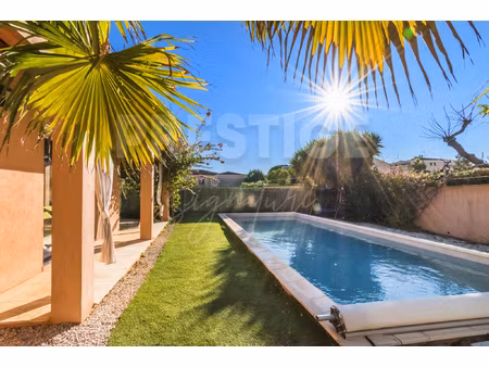 hyeres centre ville - villa contemporaine avec piscine  gara