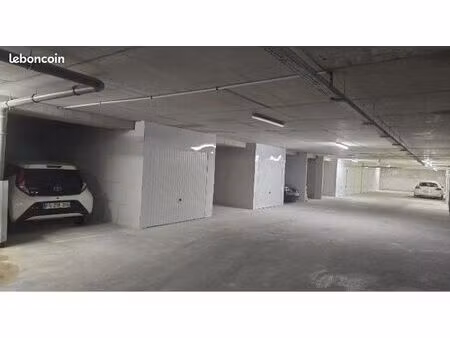 loue box fermé neuf à champs sur marne