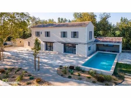 mas rénové sur 1 ha de terrain