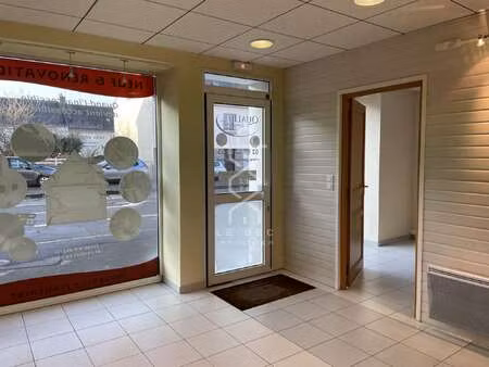 location bureaux et commerces à lanester (56600) : à louer / 68m² lanester