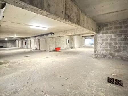 vente garage et parking à vannes (56000) : à vendre / 30m² vannes