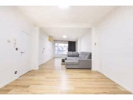 chée de ninove : commerce rénové ±90m² sur un axe passant !