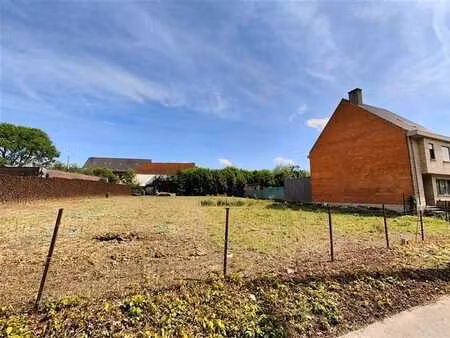 terrain à construire pour maison fermée dans un endroit calm