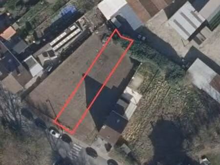 terrain à construire pour maison fermée dans un endroit calm