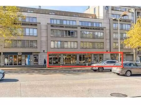 grande propriété commerciale dans un emplacement privilégié