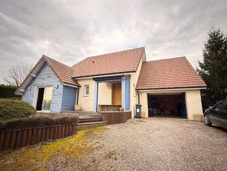 maison de 2006 de 157 m2  4 ch  garage et terrain.