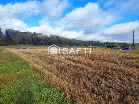 terrain de presque 8000m2