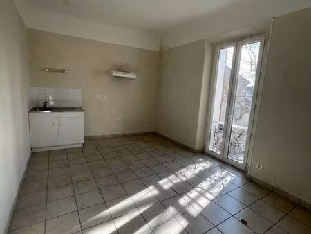 t2 à louer au centre de gréasque