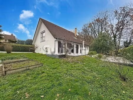 maison individuelle 7 pièces de 176m2 avec jardin de 1'082m2!