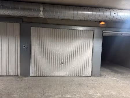 location parking 16 m² à bastia (20200)  125 €