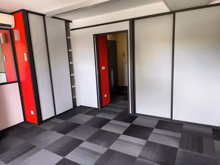 location locaux professionnels 71 m² à sucy-en-brie (94370)  500 €