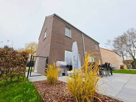 * 4façades -3 chambres -parkings -jardin -gaz+pellet -peb b*