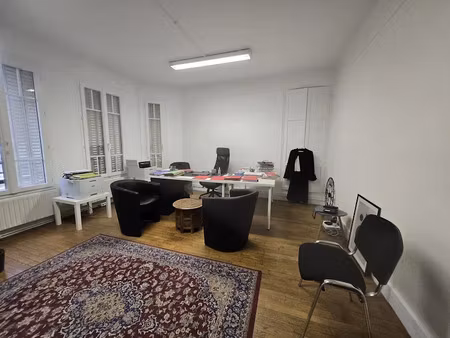 location locaux professionnels 2 pièces 56.06 m² à melun (77000)  750 €