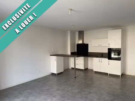 appartement avec balcon dans une rue calme de lectoure