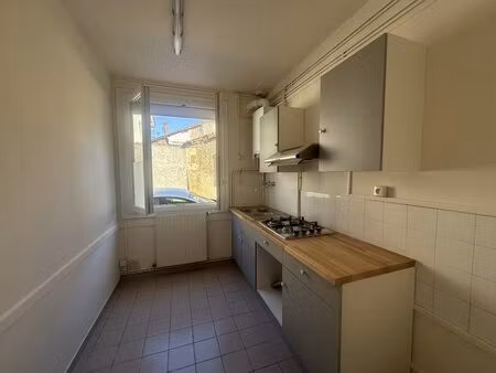 charmante maison de ville à fleurance  idéalement située