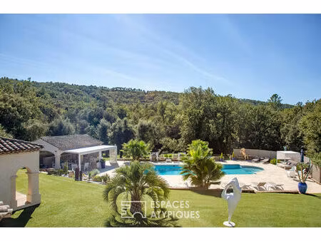 propriété d'exception  domaine sécurisé  oasis végétale et piscine grand format