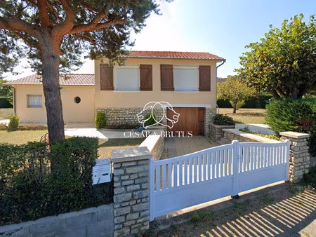 queaux : ensemble immobilier sur un vaste terrain de 2972 m2