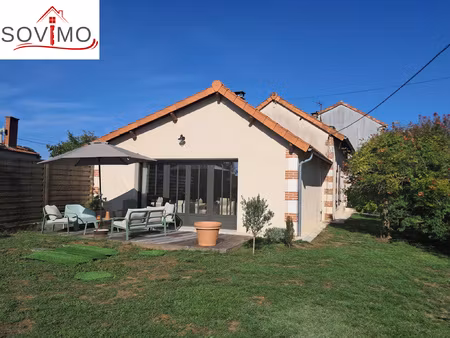 dans un hameau  jolie maison de campagne restaurée avec beau
