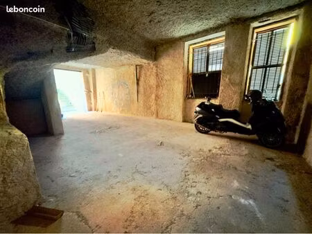 places de parking moto / scooter – garage fermé – grasse centre historique