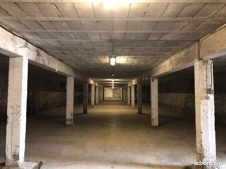 local 600 m2 à louer