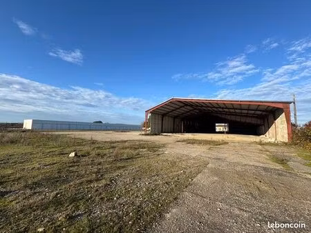 hangar et ensemble de box