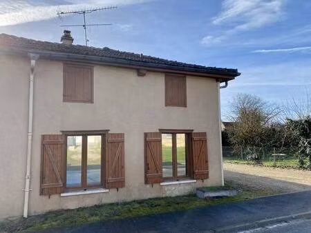 maison d’habitation de plain pied à rénover avec une grange de 150 m²