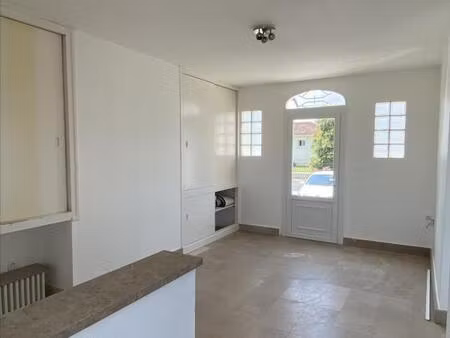 mansle - appartement t2 avec parking couvert  parking aérien et box