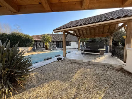 a vendre maison attignat 210 m2 5 pieces  terrain 2626m2 avec piscine