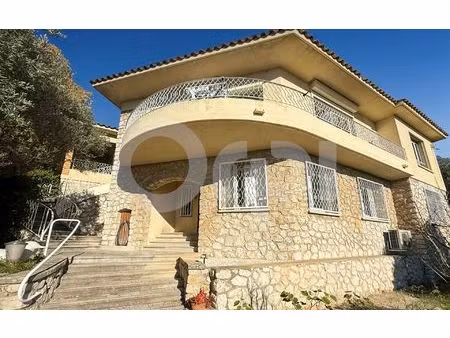 location maison  220.16 m² t-6 à toulon  2 500 €