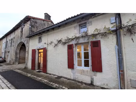 maison cité historique - usson du poitou